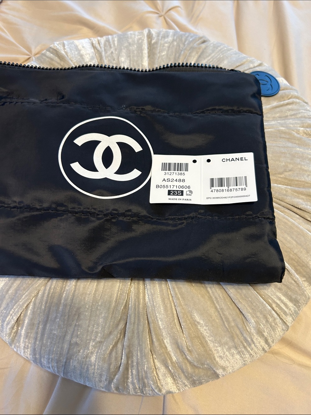 Chanel bag in dust cover GWP - Picture 3 of 12